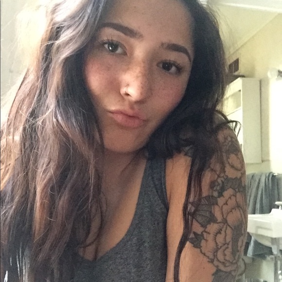 Meet your Posher, Hannah - Picture 1 of 1